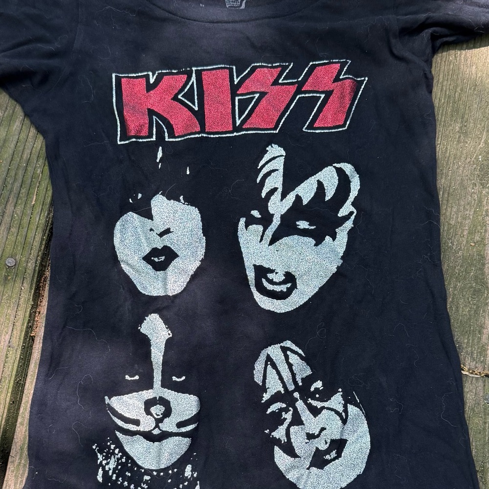 Kiss Women’s Black Tee with Red Sparkle Logo and‎ Silver Face Graphics